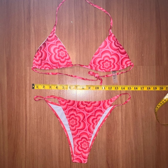 Red bikini - Picture 4 of 4